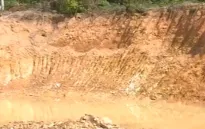 Quảng Trị: Khai thác trái phép đất cát trong hành lang lưới điện cao thế