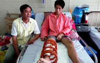 Cha nghèo kiệt sức trong cuộc chiến giữ lại chân cho con