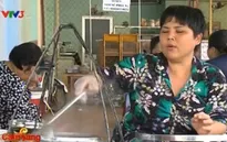 Quán cháo lòng gia truyền 80 năm vẫn đông khách