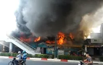 TP. HCM: Cháy lớn khiến nhiều phòng trọ bị thiêu rụi