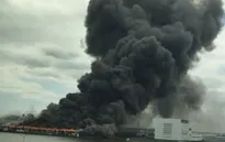 Cháy lớn nhà máy thép gần sân bay Haneda, Tokyo