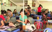 Đồng NDT tụt giá, người kinh doanh tiền lỗ nặng