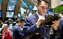 Chứng khoán Mỹ tiếp tục phiên giảm điểm sau “Ngày thứ Hai đen tối”