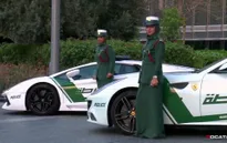 Cảnh sát Dubai trình diễn siêu xe