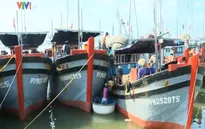 Phú Yên: Cửa biển bị bồi lấp, hàng trăm tàu cá mắc kẹt