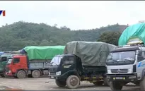 Hàng nghìn tấn gạo ùn tắc tại cửa khẩu Lào Cai