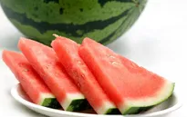 Lý do bạn nên ăn dưa hấu trong mùa hè