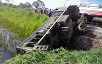 Tàu hỏa va chạm xe tải, hai toa tàu bị lật, một người tử vong