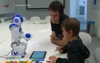 Robot luyện chữ cùng bé