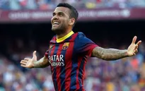 Man Utd: Chấm Daniel Alves, cân nhắc Falcao và chờ Hummels