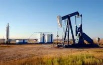Giá dầu giảm do đồng USD tăng giá