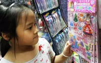 Bày bán tràn lan miếng dán đồ chơi cực độc trên cả nước