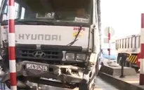 Đồng Nai: Xe mất lái đâm gãy trụ bảo vệ trạm thu phí