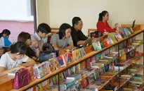 Cà phê sách Đông Tây hấp dẫn giới trẻ