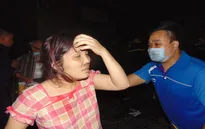 Dùng thang cẩu giải cứu người dân khỏi tòa nhà bị cháy tại KĐT Xa La