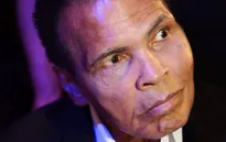 Huyền thoại quyền Anh Muhammad Ali lại phải nhập viện