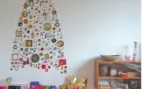 Trang trí Giáng Sinh rực rỡ chỉ với cây thông... giả