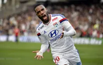 Trả 35 triệu euro, Arsenal vẫn bị Lyon từ chối