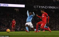 Coutinho đáp lễ Firmino giúp Liverpool dẫn 3-0 trước Man City