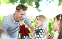 7 hành động khiến bạn yêu chàng nhiều hơn