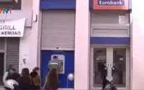 Người dân lo ngại Hy Lạp có thể rời khỏi Eurozone
