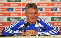 Guus Hiddink đã tới London để chuẩn bị dẫn dắt Chelsea