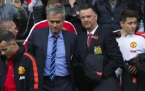 Mourinho bị sa thải, van Gaal cũng ngồi ghế nóng