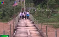 Thanh Hóa: Học trò nghèo vùng cao nhọc nhằn đi tìm con chữ
