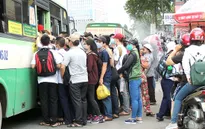 Người dân TP.HCM ngày càng 'nản' với xe bus