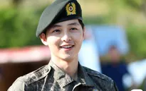 Song Joong Ki rạng rỡ ngày xuất ngũ