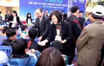 Vinamilk trao 54.000 ly sữa Quỹ sữa Vươn cao Việt Nam cho trẻ em da cam Thái Bình