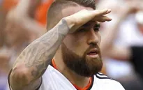 Valencia thách thức Man United: Muốn có Otamendi, hãy trả ít nhất 50 triệu euro!