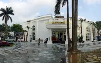 Hà Nội: Bể bơi công viên Đống Đa dùng để... nuôi thủy sản