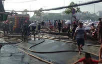 Cháy dữ dội 11 ki-ốt ở TP.HCM, 1 người tử vong