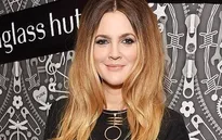 Khám phá quá khứ của Drew Barrymore qua hồi ký "Wildflower"