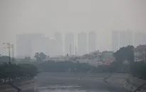Sài Gòn se lạnh, mờ ảo trong sương mù giữa trưa
