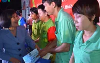 Trao gần 3.200 vé xe và quà Tết cho công nhân ở TP.HCM