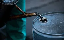 Giá dầu châu Á tăng nhờ USD giảm giá nhẹ