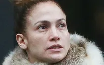 Nữ ca sĩ gợi cảm Jennifer Lopez mờ nhạt khi thiếu son phấn