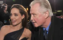 Bố của Angelina Jolie thất vọng thay con gái