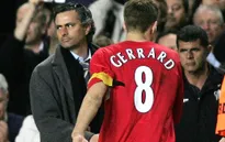 Mourinho mong CĐV Chelsea không "trêu" Gerrard