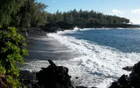 3 bãi biển cát đen kỳ lạ ở Maui, Hawaii