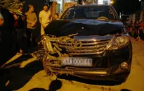 Lái xe biển xanh gây tai nạn liên hoàn ở Kon Tum