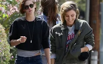 Mẹ của Kristen Stewart khẳng định tình yêu đồng giới của con gái