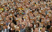 Hàng triệu du khách tham dự lễ hội bia Oktoberfest lần thứ 182 ở Đức