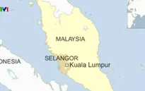 Lật thuyền chở 100 người ngoài khơi Malaysia