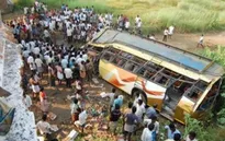 Tai nạn đường bộ ở Bangladesh, hàng chục người thương vong