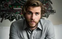 Ngắm vẻ điển trai “hút” mắt của tài tử The Hunger Games
