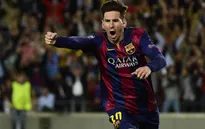 Messi đá như "lên đồng", Iniesta ngả mũ kính phục