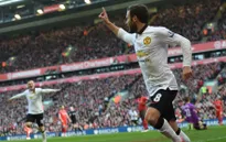 Giúp Man Utd “đánh sập” Anfield, Mata nổ tưng bừng